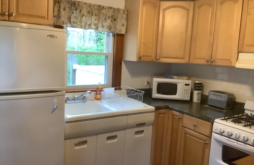 North Eastham Cottage | Clean and Quiet cottage 1/2 mile to Cooks Brook and Sunken Meadow Beach