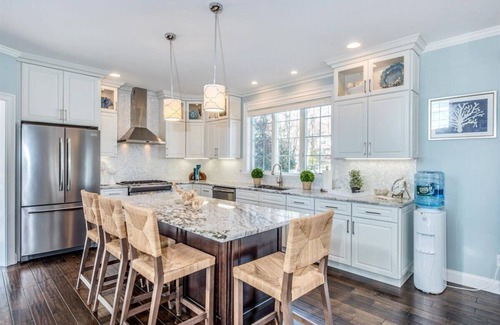 Kenyon House | Clean, Bright and Beautiful and Ocean Views !