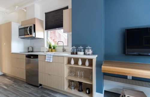 Northeast Edmonton Apartment | Clean, Charming & Cozy Sanctuary in Highlands