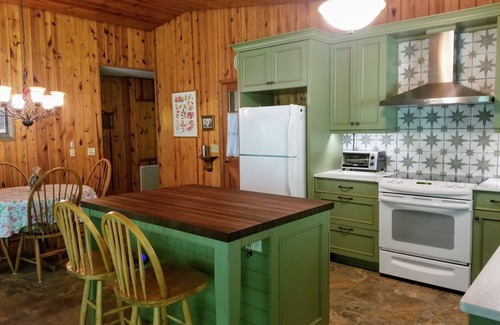 Hayesville Cabin | Clean, Comfortable, Single-Story on Rushing Compass Creek w/Private Swim Pond