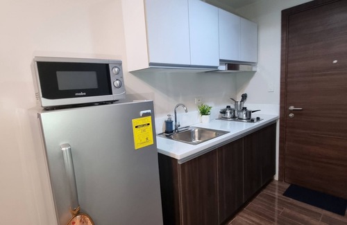 Urdaneta House | Clean, Comfy and Convenient condo in Makati
