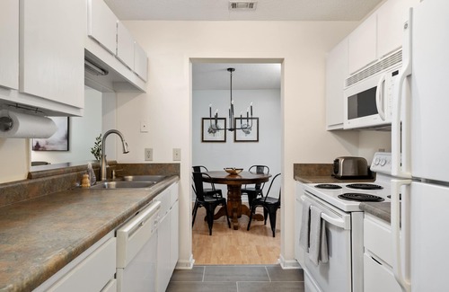 Meadowbrook Condo | Clean Cozy 2 Bedroom Condo Nestled Near All Things Birmingham 280 Area