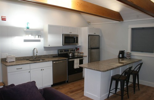 Freeport Apartment | Clean, cozy apartment, 5-minute walk to downtown Freeport.