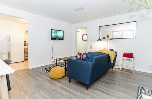 North Aurora Apartment | Clean & Cozy Apartment w/Private Patio