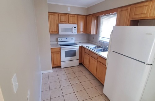 Oak Lawn Condo | Clean,Cozy,Convenient -1-bedroom Condo-Malls, Museums, Nature, Chicago, and More