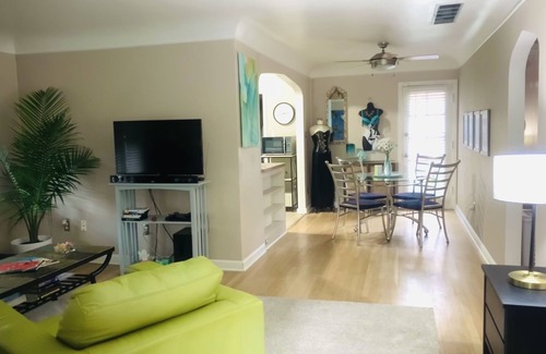 Ferndale House | Clean, cozy, funky Ferndale getaway, great location