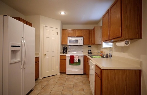 Southside House | Clean & Cozy Home for BMT Graduation 2 miles away from Lackland Air Force Base
