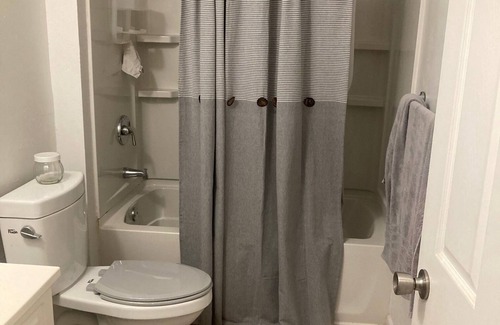 Southwyck Apartment | Clean & cozy studio in Hawthorne Hills SW suburban Toledo