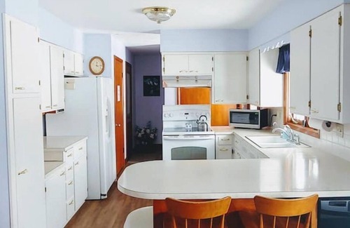 Breckenridge House | Clean & Cozy, Vintage Cottage