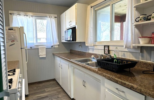 Gamaliel Cabin | Clean, Family/Pet Friendly Lake View, 2-Bdrm Cabin Near Several Marinas/launches