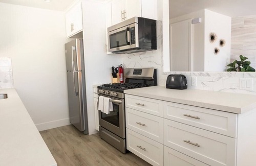 Corona del Mar Condo | Clean Home Close to Beach/Village