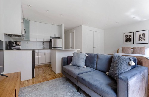 Chelsea Apartment | Clean Hudson Yards Studio w/Elevator, nr Penn Station, by Blueground