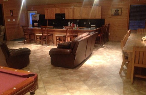 Boothville Cabin | "Clean/Maintained Fully Furnished & Luxurious LODGE"-Blue Marlin Lodge