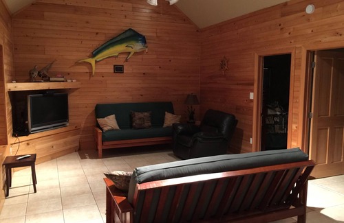 Venice Cabin | "Clean/Maintained Fully Furnished Premium Lodging"- Dolphin Lodge