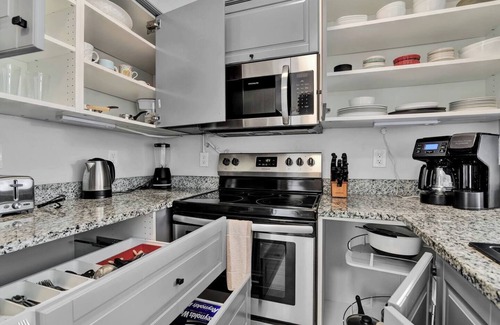Mission Bay Apartment | Clean, modern and bright 2 bedroom, 2 bath in West Boca