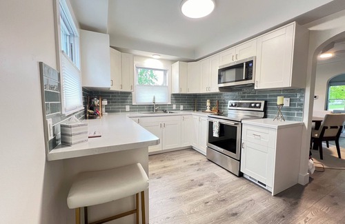 St. Clair House | Clean & Newly Remodeled Duplex Cottage in St. Clair, Walk to Golfing & Boating