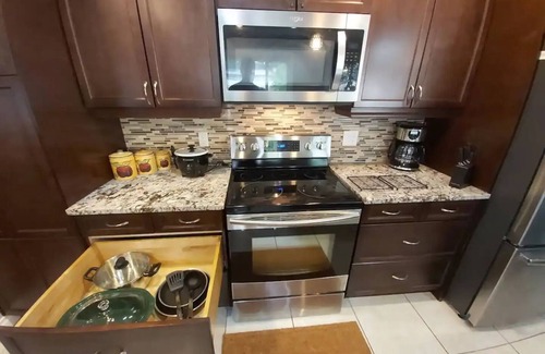 Northwest Calgary House | Clean-Safe-Bungalow Near University and Hospital.