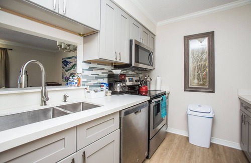 Bucktown Apartment | Clean, Well Kept Apartment