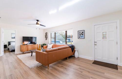 Clearwater House | Clearwater Hideaway w Huge Lap POOL 7 min to BEACH