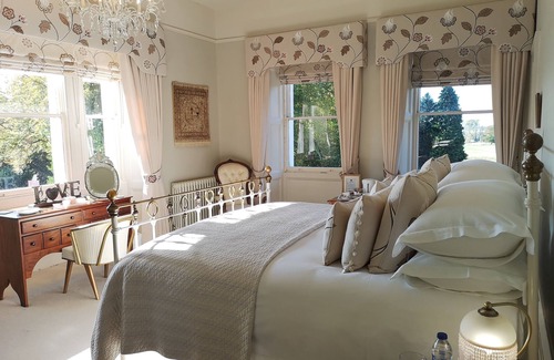 Gainsborough Bed & Breakfast | Cleatham Hall