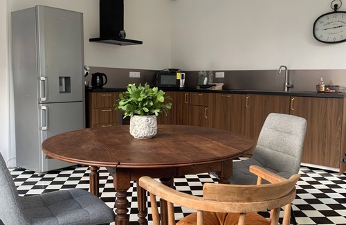 Clecy House | Clécy center, 10 min walk from the banks of the Orne .4 to 10 people adjustable rates