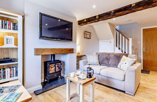 Crich Cottage | Clematis Cottage Fritchley