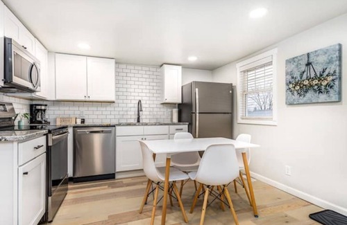 Dubuque House | Clementine Cutie 2bd1b-w/pullout