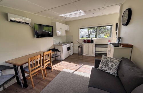 Russell Cottage | Clendon Lodge Studio
