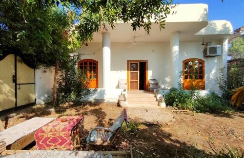 Luxor Boat Rental | Cleopatra House
