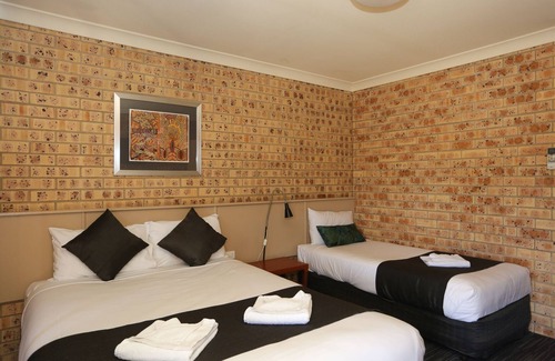 Clermont Hotel | Clermont Country Motor Inn
