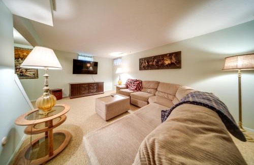 Richmond Heights Apartment | Cleveland Area Retreat Near Lake Erie