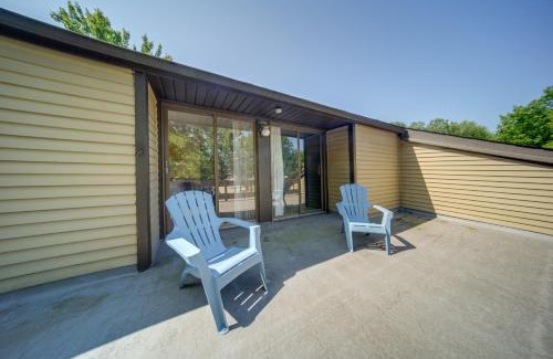Richmond Heights Apartment | Cleveland Area Retreat Near Lake Erie