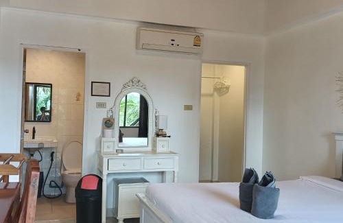 Bang Bao Bay Resort | Cliff Cottage
