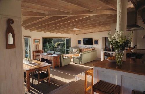 Opua Cabin | Cliff Edge by the Sea