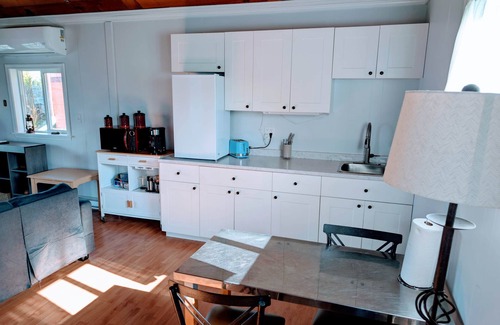 Alert Bay Cottage | Cliff Haven on the Bay, Panoramic Ocean & Mountain views, 1 bdrm, 2 beds Cottage