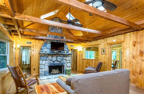 Rawley Springs Cabin | Cliff side living by the river at Pine Bluff