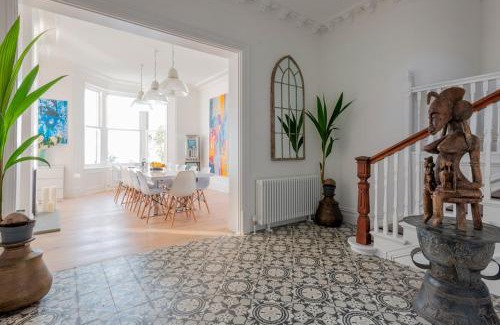 St Leonards-On-Sea House | Cliffhanger House - Sleeps 12-14 Sea Views