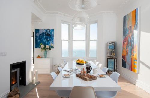St Leonards-On-Sea House | Cliffhanger House - Sleeps 12-14 Sea Views