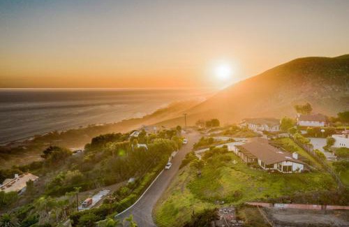 Western Malibu House | Cliffridge by AvantStay Lush Malibu Hills Estate w Breathtaking Ocean Views