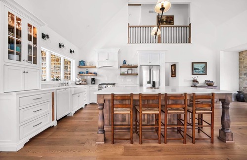 Elizabeth House | Cliffside Cottage, Private Pond, 50 acres w/Breathtaking views near Galena, IL