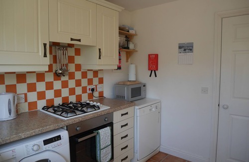 Southwell Cottage | CLIFFWALK COTTAGE, pet friendly, with hot tub in Portland Bill