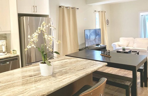 Niagara Falls Villa | CliftonHillLuxuryRetreat-4Brs/8Beds/WalkToFalls