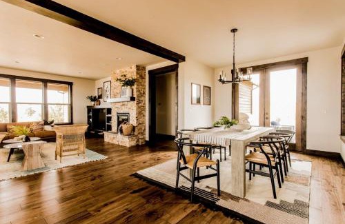 Powell Butte House | Clint by AvantStay Located Within The Brasada Ranch Community Golf Course Pool Hot Tub
