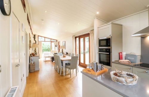 Barnsdale Cottage | CLIPSHAM, pet friendly, with open fire in Exton, Rutland
