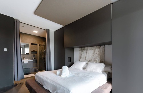 Gasperich Apartment | Cloche d'Or Luxe: Sleek & Bright