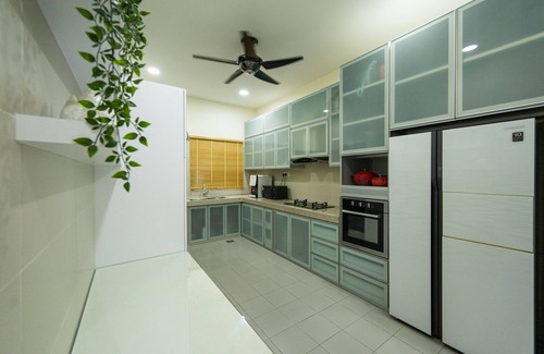 Bukit Baru Villa | CloClo Villa - Truly Cuti-Cuti Melaka - 24pax