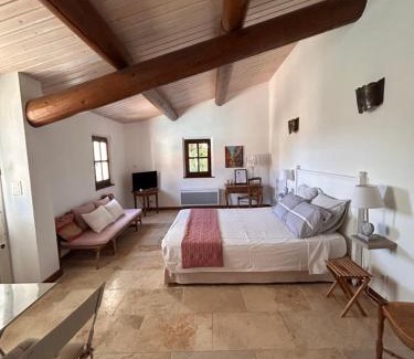 Villeneuve House | Clos des Cassis - Maison d'Hôtes