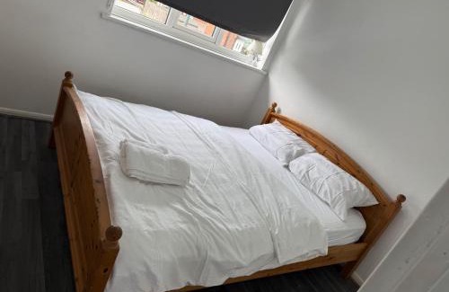 Thamesmead House | Close London City Airport- PetOK - Free Parking