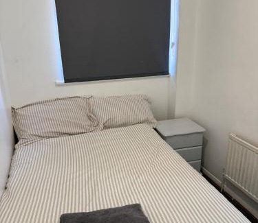 Thamesmead House | Close London City Airport- PetOK - Free Parking