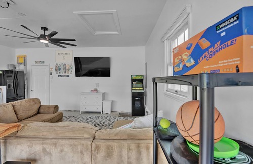 Brigantine House | Close To Beach, 5 Bedroom, Sleeps 12, Saltwater Pool, Large Yard, On Golf Course